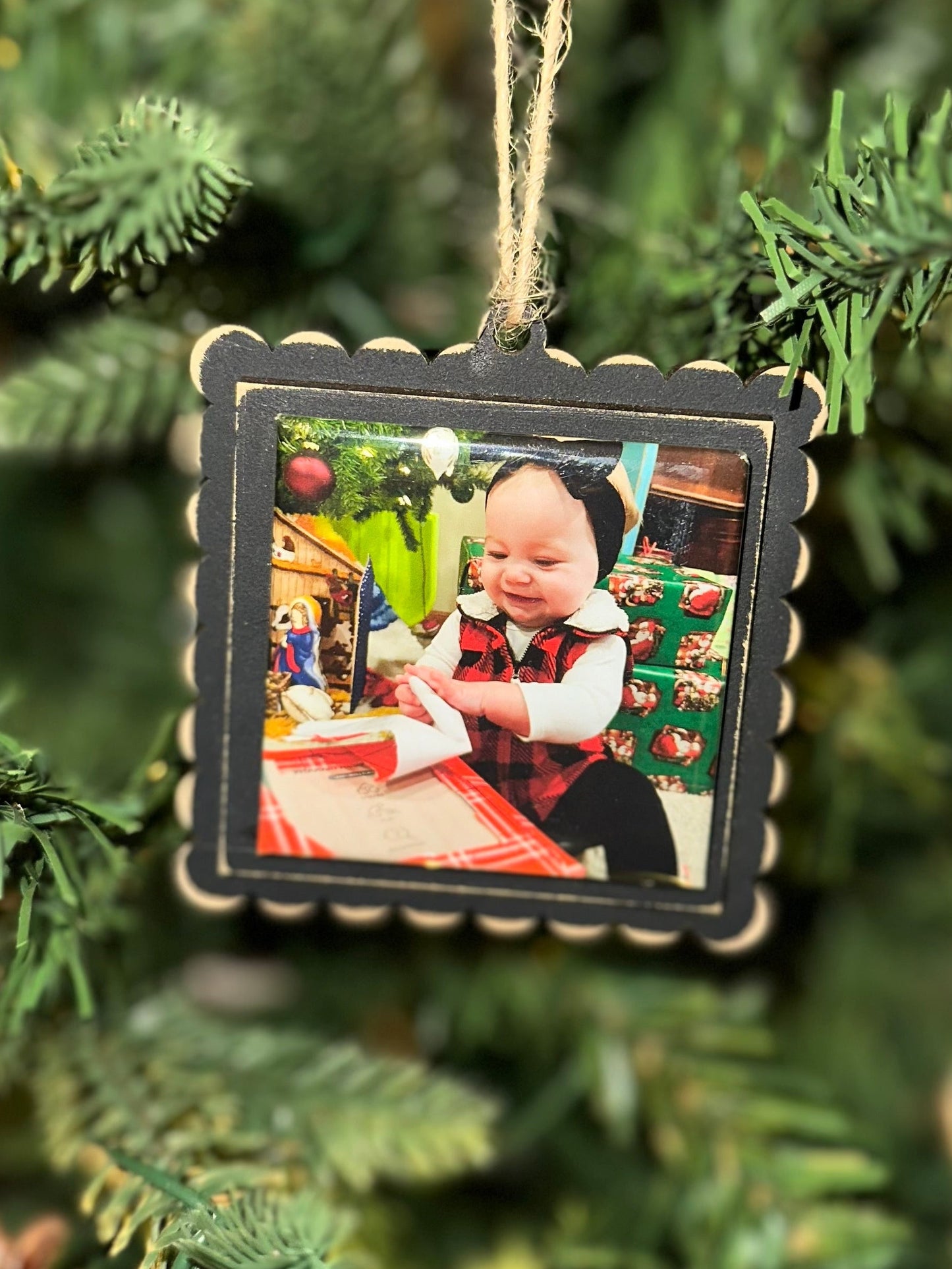 1 Rustic Magnetic Ornament + Custom Photo